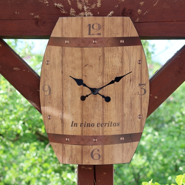 Hodiny nástěnné plechové sud In vino veritas 50 x 38,5cm