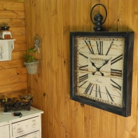 Hodiny nástěnné - poškození - prasklé sklo