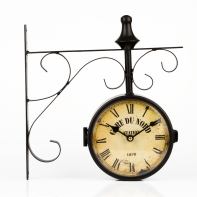 Hodiny oboustranné - vyřazeno z důvodu vady strojků na jedné straně