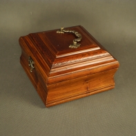 Hodiny retro - špatně doléhající dvířka