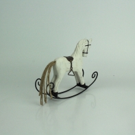 Houpací dřevěný koník bílý 16x12x3,5cm