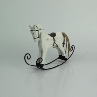 Houpací dřevěný koník bílý 16x12x3,5cm