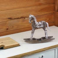 Houpací koník hnědý 22x21x5cm