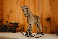 Houpací koník hnědý St