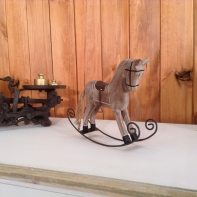 Houpací koník hnědý St