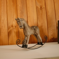 Houpací koník hnědý St