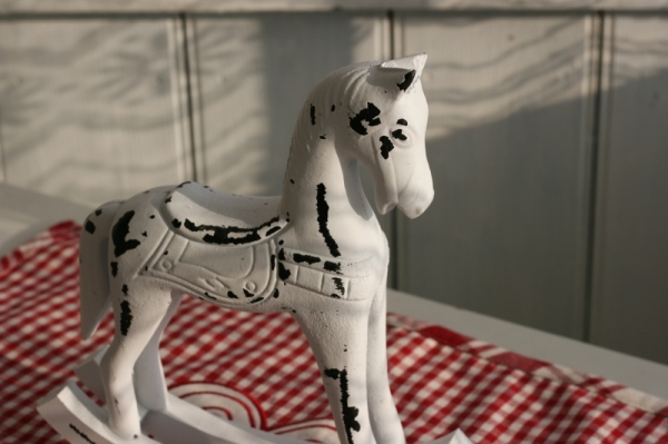 Houpací kůň dřevěný bílý 22x20cm