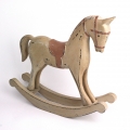 Houpací kůň dřevěný hnědý 38×32×8cm
