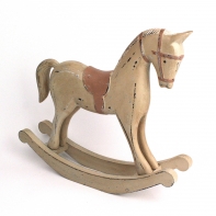 Houpací kůň dřevěný hnědý 38×32×8cm