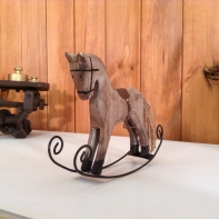 Houpací kůň hnědý M
