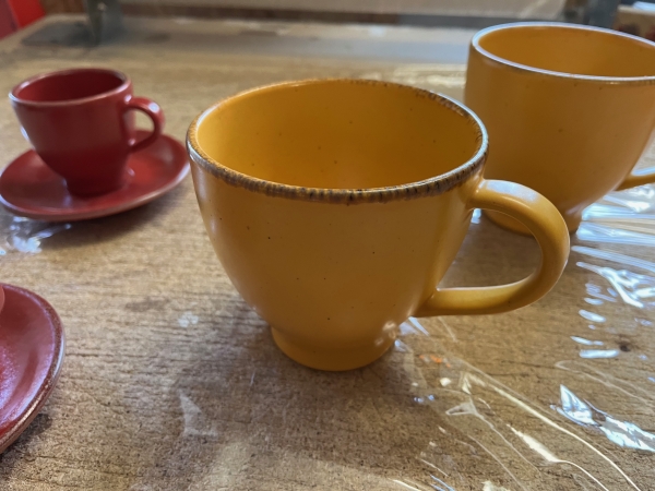 Hrnek 380ml POSITANO žlutá-kropenatá