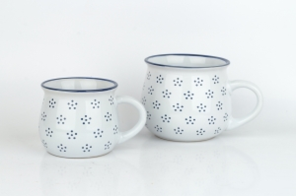 Hrnek bílý s modrými tečkami 370ml