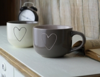 Hrnek buclák hnědý se srdcem 500ml