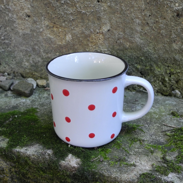 Hrnek keramický bílý s červenými puntíky 480ml