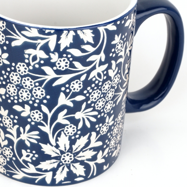 Hrnek květinový motiv modrobílý 620ml keramika