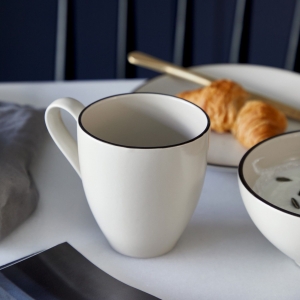 Hrnek na čaj 0,41l AUGUSTA tmavý okraj