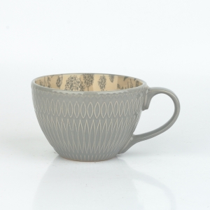 Hrnek na čaj šedý 380 ml 11 × 5,2 × 7,5 rostlinný potisk uvnitř