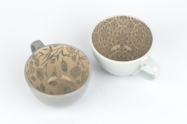 Hrnek na čaj šedý 380 ml 11 × 5,2 × 7,5 rostlinný potisk uvnitř