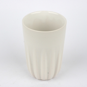 Hrnek s žebrováním bílý 12cm