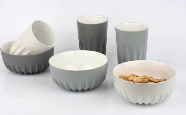 Hrnek s žebrováním tmavě šedý 12cm