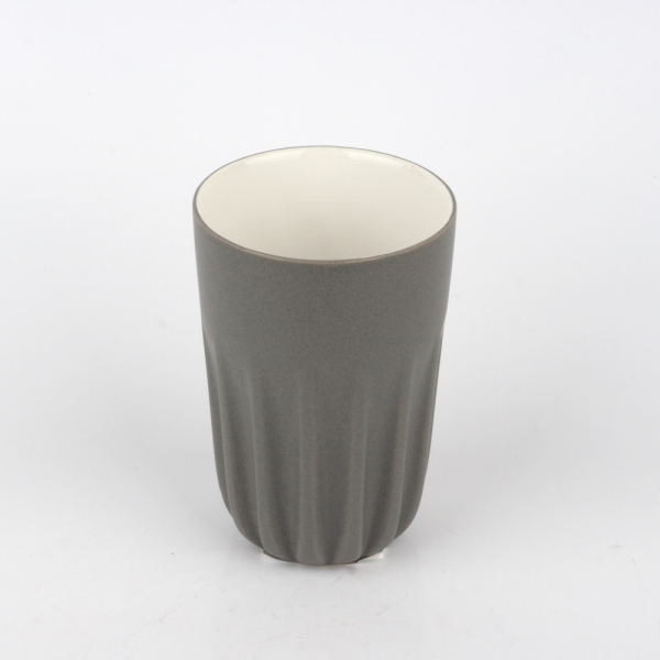 Hrnek s žebrováním tmavě šedý 12cm