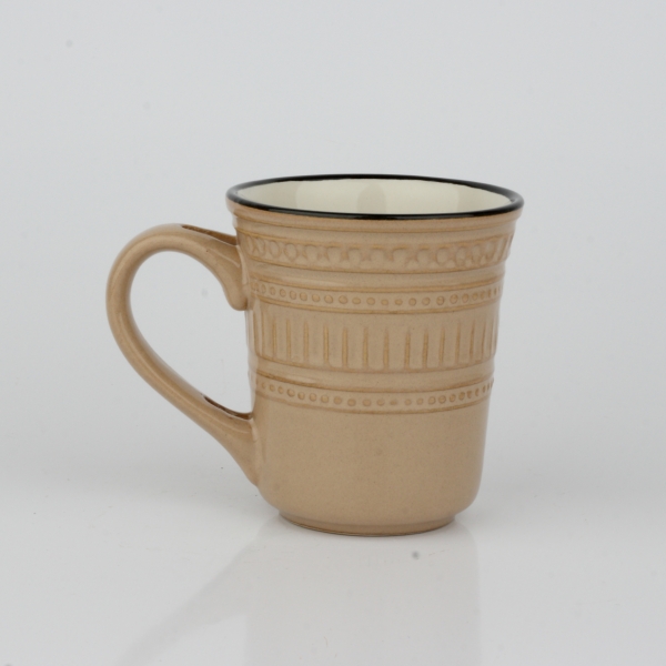 Hrnek se lžičkou krémový