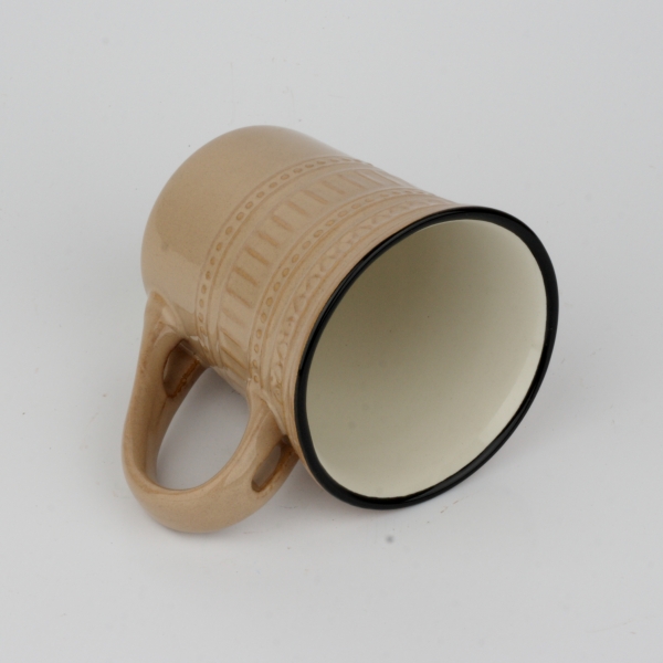 Hrnek se lžičkou krémový