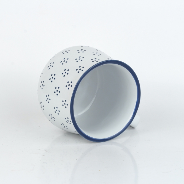 Hrnek větší bílý s černými tečkami 770ml