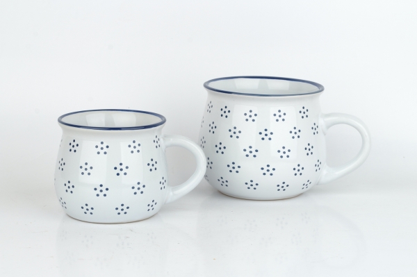 Hrnek větší bílý s černými tečkami 770ml