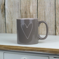 Hrnek XXL hnědé srdce 0,6l