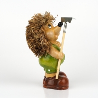 Ježek stojící s hráběmi 17cm
