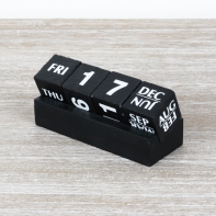 Kalendář 12x4,5x6cm dek5304