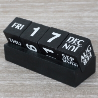 Kalendář 12x4,5x6cm dek5304