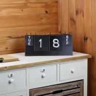 Kalendář stolní černý kovový 35x13x14cm