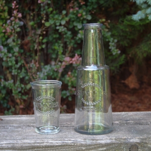 Karafa na vodu se skleničkou 0,8l