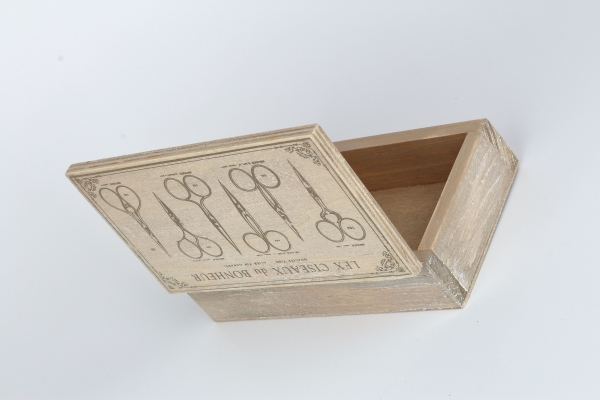 Kazeta na šití dřevěná 18x10x5cm