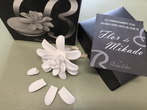 Keramický difuzér černý oválný červená růže Negro Flor Blanca - vyřazeno