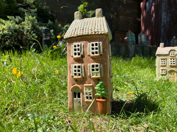 Keramický domeček B 17,5 x 20,5 x 10 cm