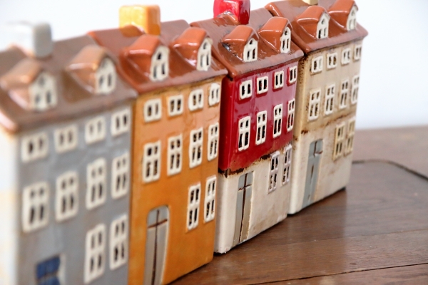 Keramický domeček na svíčku 11,5x18,5x8cm C