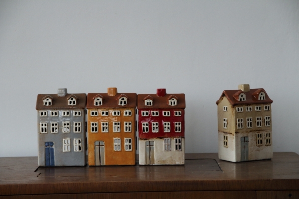 Keramický domeček na svíčku 11,5x18,5x8cm C