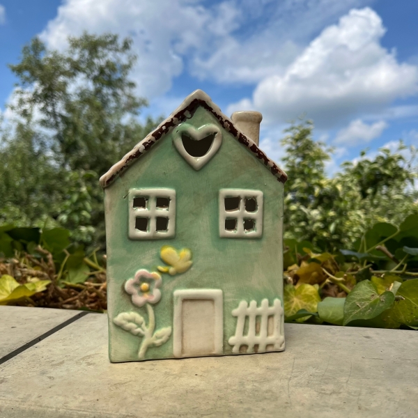 Keramický domek 17 x 11,8 x 7,5 cm