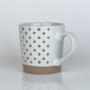Keramický hrnek s puntíky bílý 450ml