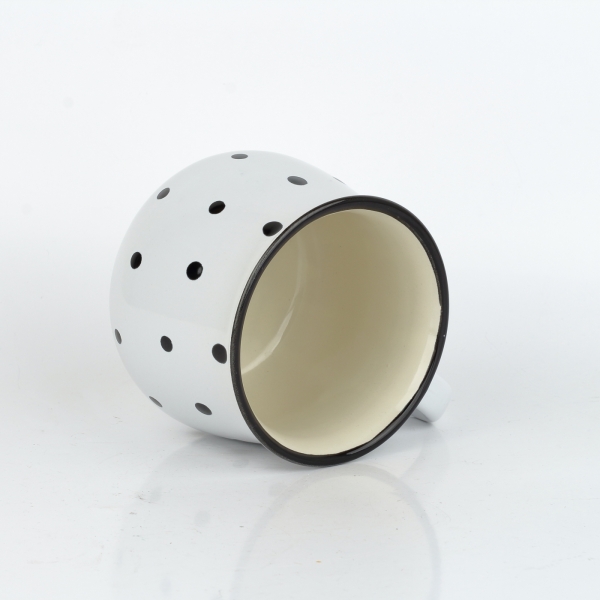 Keramický hrnek s puntíky bílý objem 770 ml