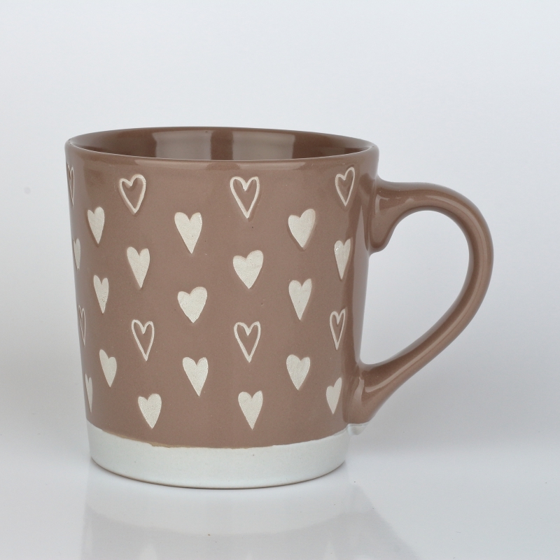 Keramický hrnek se srdíčky hnědý 450ml