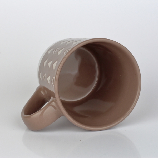 Keramický hrnek se srdíčky hnědý 450ml