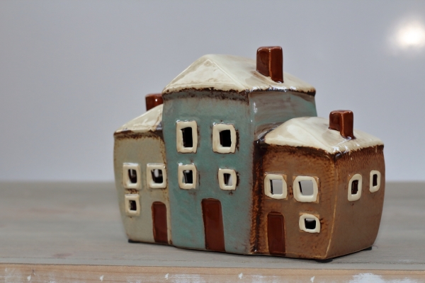 Keramický svícen tři domečky 19x8x13,5cm