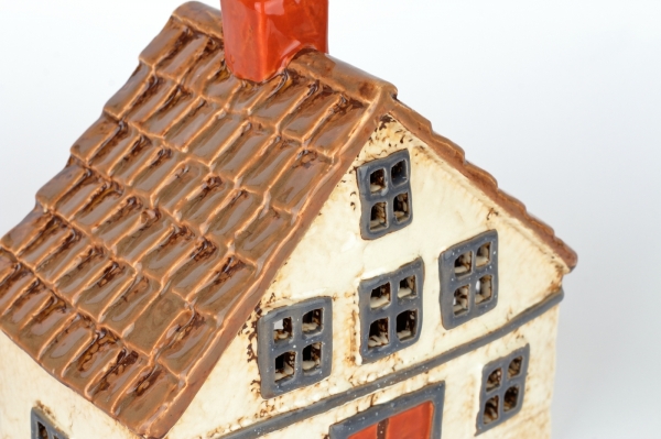 Keramický vánoční domeček 8 krémový