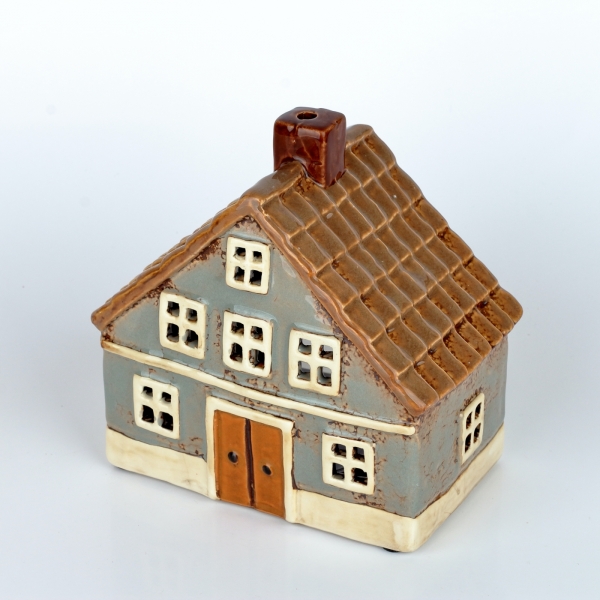 Keramický vianočný domček šedý, hnědá střecha