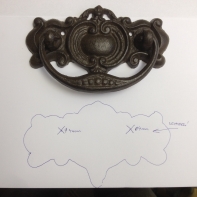 Klepadlo na dveře litinové hnědé 7x12cm