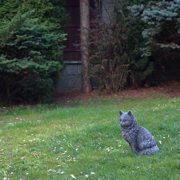 Kočka dekorace na zahradu 14x13x25cm